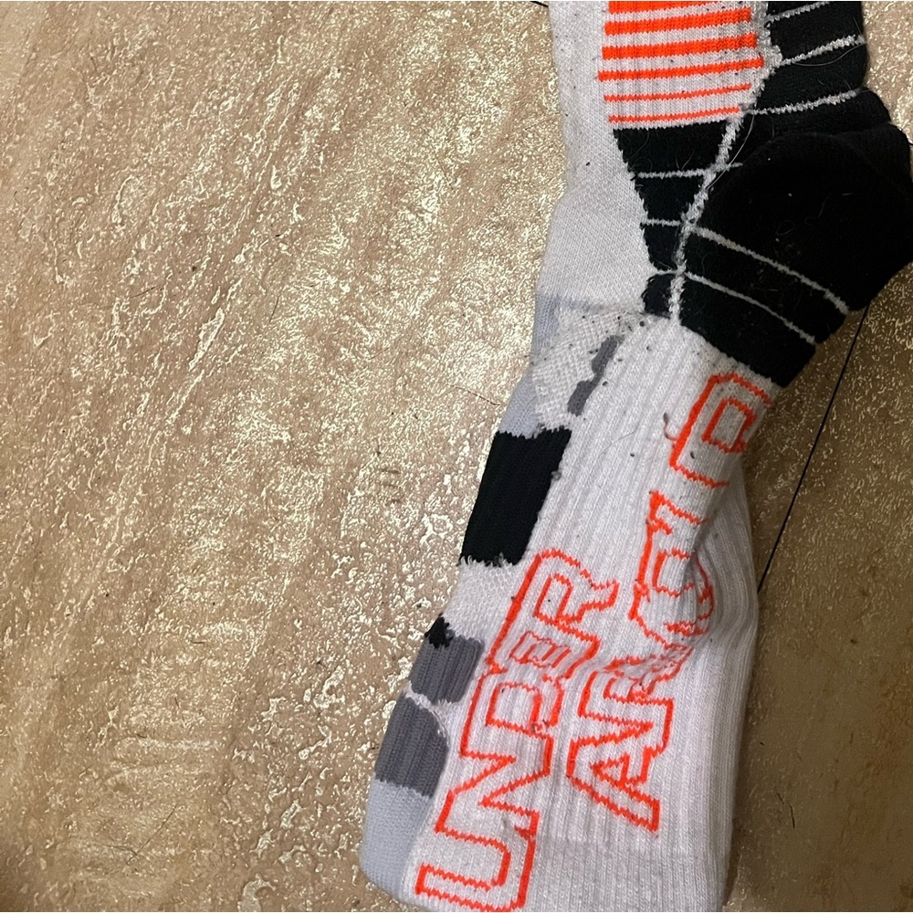 2 pairs Under Armor men’s socks large L